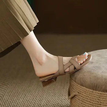 2022 Yaz Kadın Sandalet Kare Ayak Çapraz Dış Giyim Burnu açık Orta Tıknaz Topuk Kadın Pompaları Moda Eğlence Rahat Bayan Ayakkabı Görüntü 2