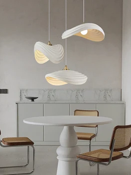 2022 Yeni Modern Wabi Sabi Tarzı Basit İskandinav Fransız Kremalı Beyaz Tasarımcı Kişilik askılı restoran lambası Avize
