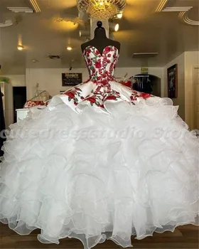 Charro Vestidos De XV Años Muhteşem Quinceanera Elbiseler Sevgiliye Çiçekler Aplike Saten Balo Tatlı 15 Elbise