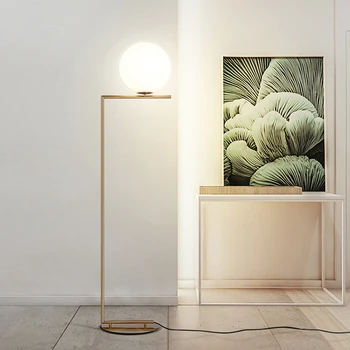 Iskandinav zemin lambası Tasarım Post Modern Altın Beyaz Metal LED top zemin lambası Oturma Odası için Güzellik Salonu 90 - 265V lüks kanepe ışığı