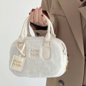 MBTI Bayan Kış Peluş omuzdan askili çanta Yumuşak Kabarık Sevimli Sonbahar Çantalar ve Çanta Lüks Tasarımcı Rahat Zarif Crossbody Çanta