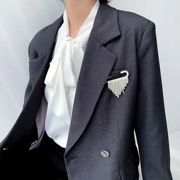 Moda Kristal Rhinestone Püskül Parlak Broşlar Iğneler Kadınlar Için Unisex Kazak Ceket Süslemeleri Ofis Rahat Takım Elbise Broş Hediyeler Görüntü 2