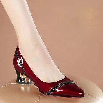 Moda Yüksek Topuklu Ayakkabılar Kadınlar İçin Anne Orta Topuklu Ayakkabılar Sivri Burun Sığ Ağız deri ayakkabı Bayanlar Düğün Ziyafet Ayakkabı Görüntü 2