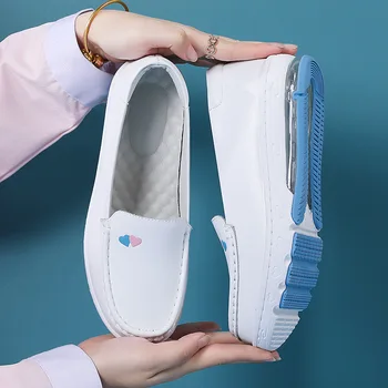 Yeni Daireler Kadın Loafer'lar Rahat Slip-On hemşire ayakkabıları Kadın Açık Kaymaz Yumuşak Nefes Beyaz İş Shoes45r